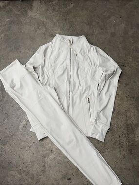 Lulu Define Set (Bone White w Gold Zipper)
